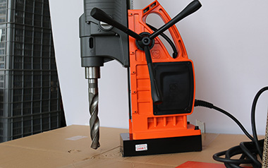 磁力鉆導(dǎo)軌的嚴(yán)密性直接影響鉆孔的精密程度 磁力鉆導(dǎo)軌的嚴(yán)密性直接影響鉆孔的精密程度